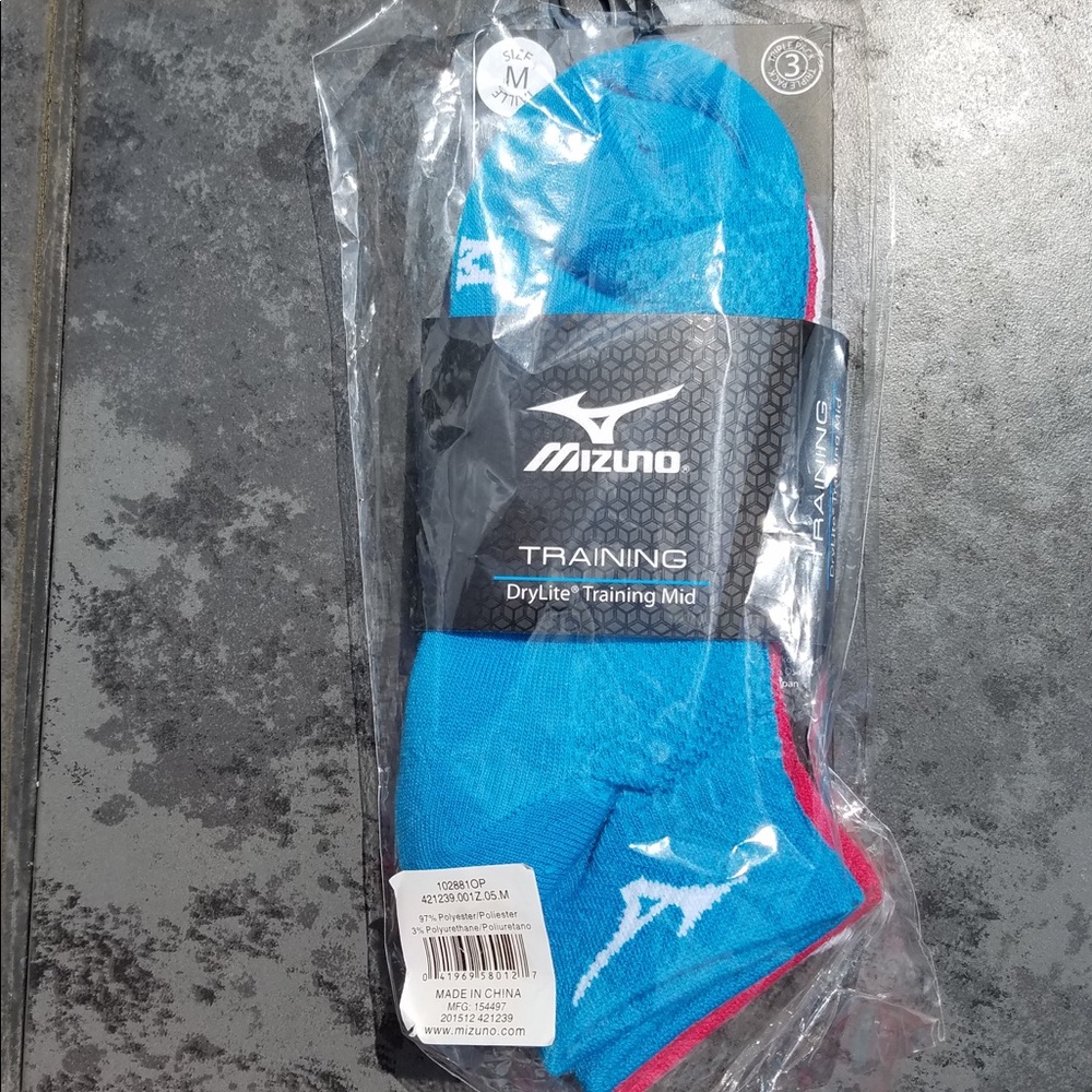 FREE DEAL MIZUNO TRAINING DryLite Three-Pack Socks